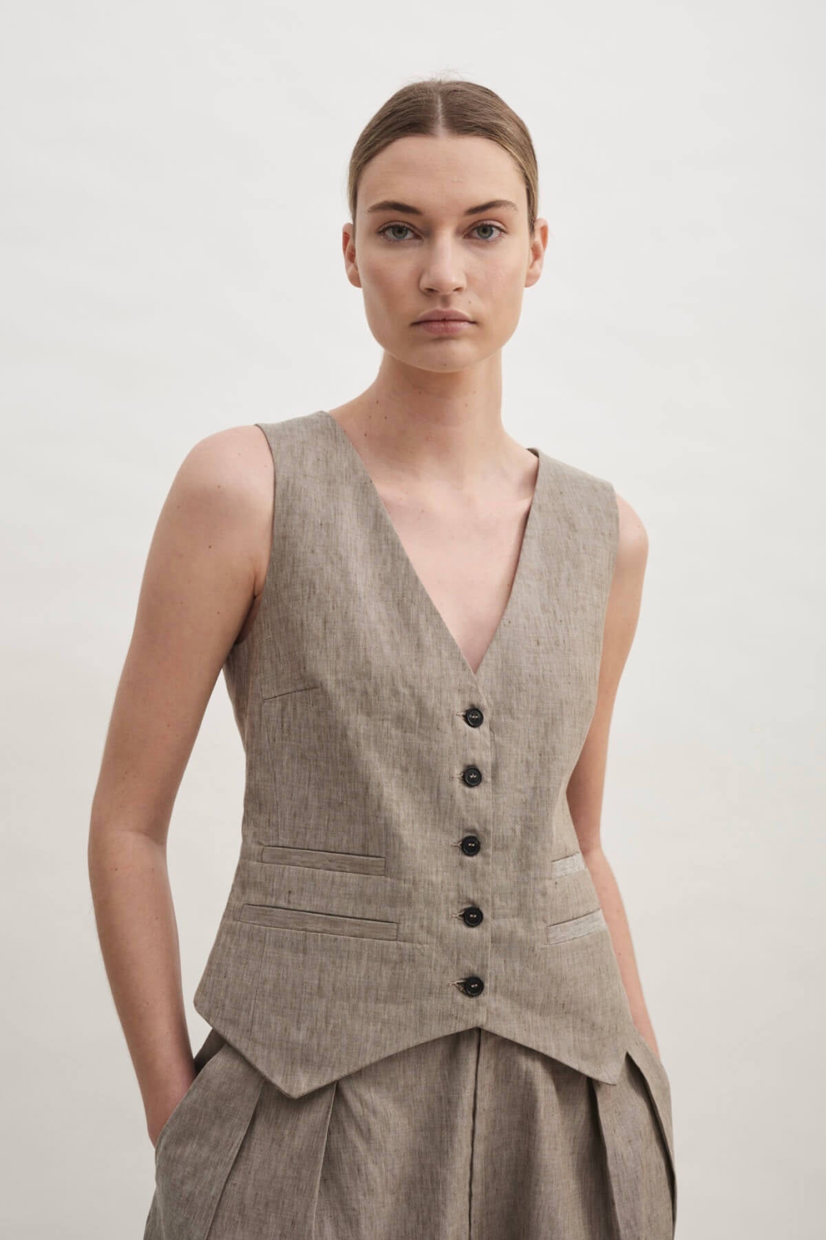 Rika Studios Fay Vest Avoine