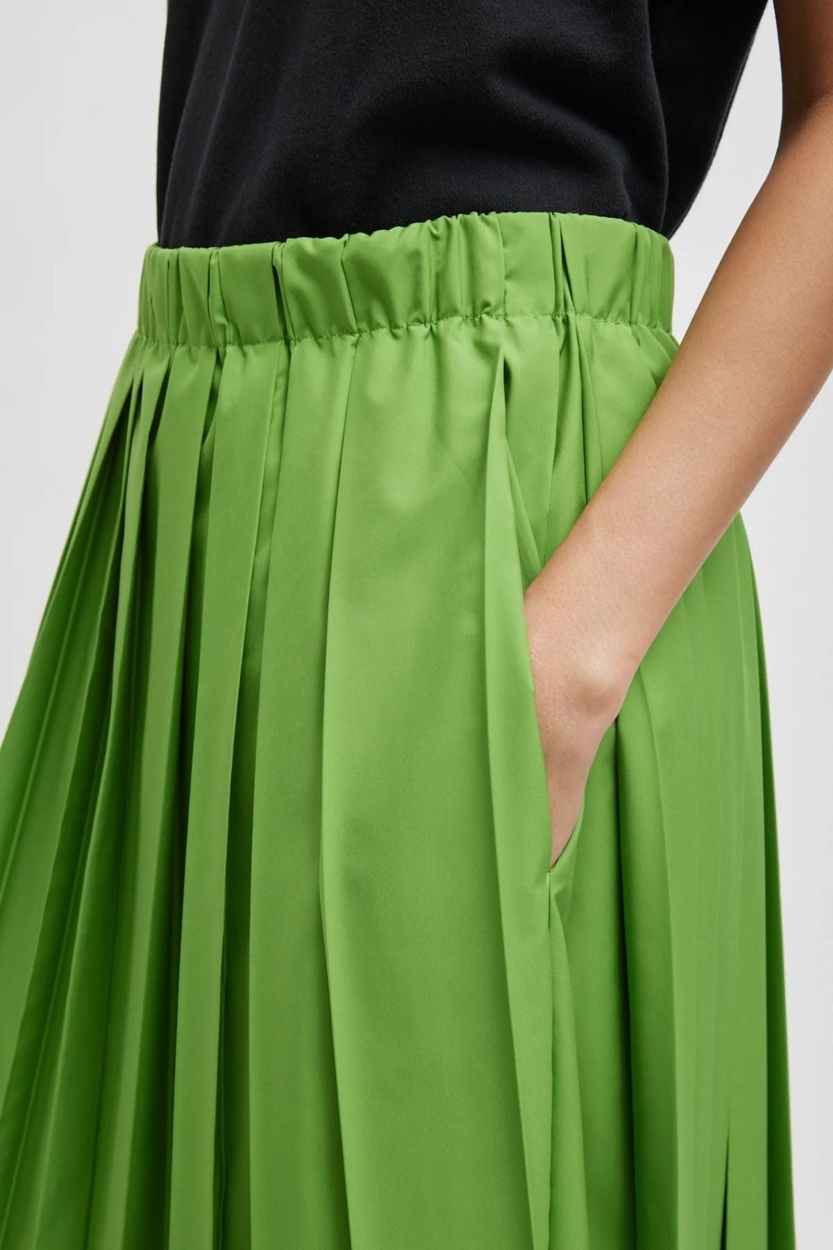 Tibi Nylon Pleated Pull On Skirt - Lime